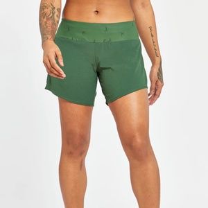 NWT Oiselle Long Roga Shorts (Size 8)